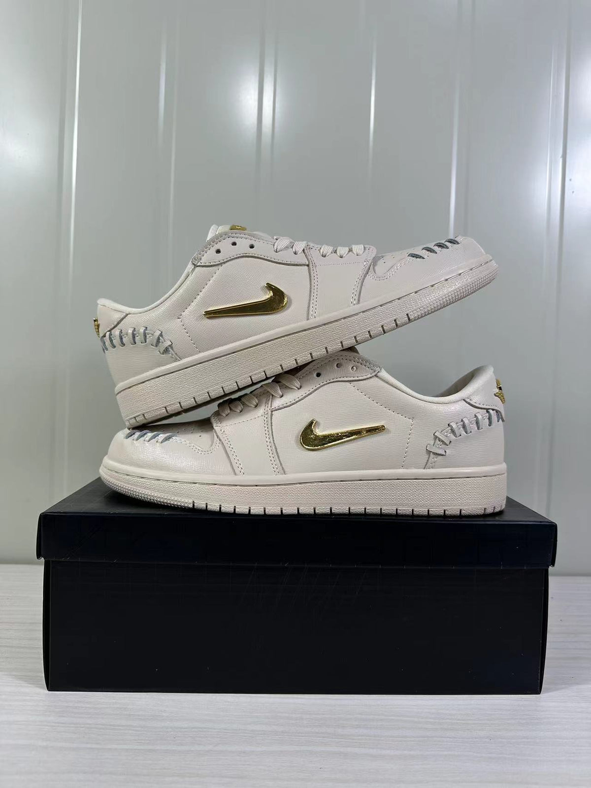 Air Jordan 1 Low White Gold FN5032-200 - product image from the listing.