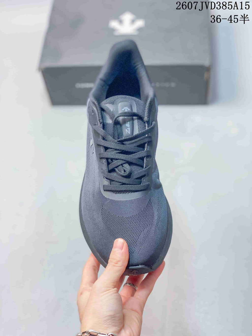 DESCENTE EASE WIRE Sneakers in Dark Gray 2607JVD385A15 - product image from the listing.