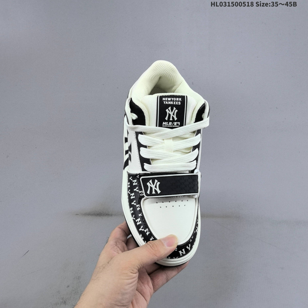 MLB Chunky Liner New York Yankees Low-Cut Sneakers - product image from the listing.