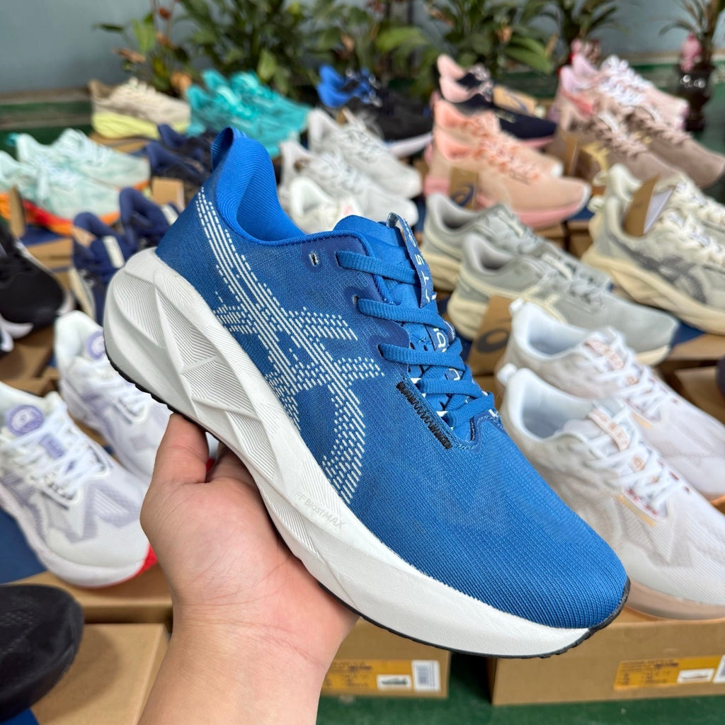 ASICS Novablast 5 LE Running Shoes in Blue 1011B974-403 - product image from the listing.