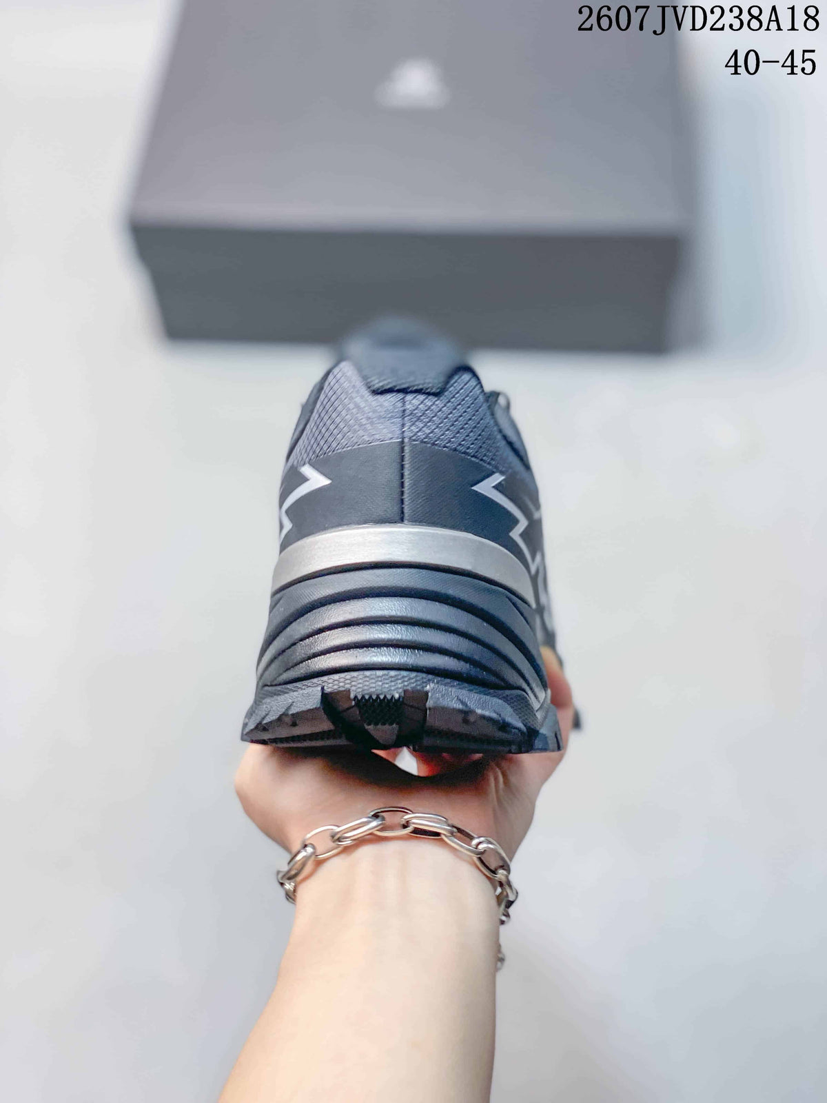 Men's Kailas Expedition-5 Low-Top Hiking Shoes Dark Gray - product image from the listing.