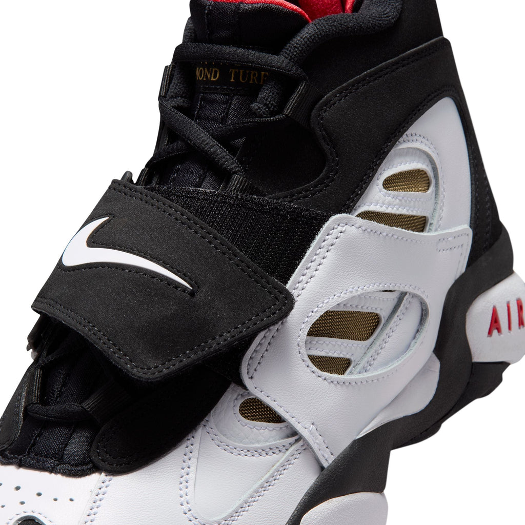 Men's Nike Air Diamond Turf II Cross-Trainer Shoes - product image from the listing.