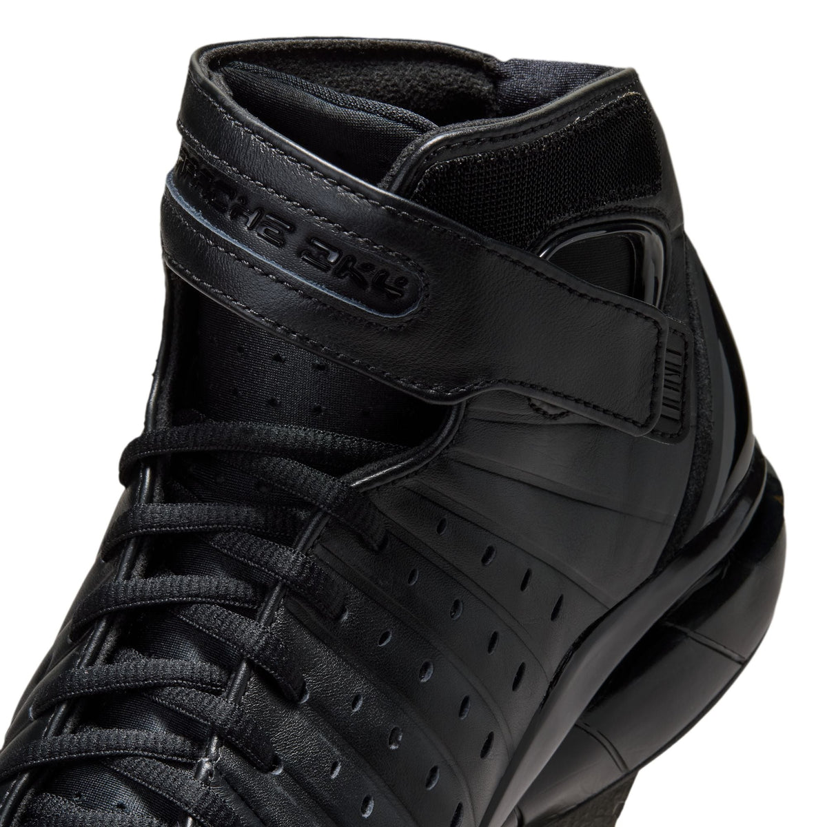 Men's Nike Air Zoom Huarache 2K4 OT Basketball Shoes "Black" - product image from the listing.