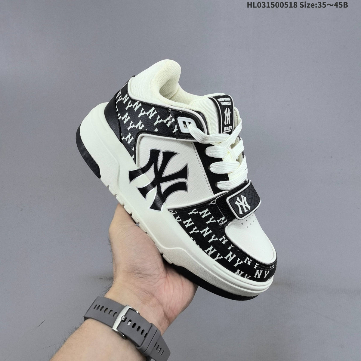 MLB Chunky Liner New York Yankees Low-Cut Sneakers - product image from the listing.