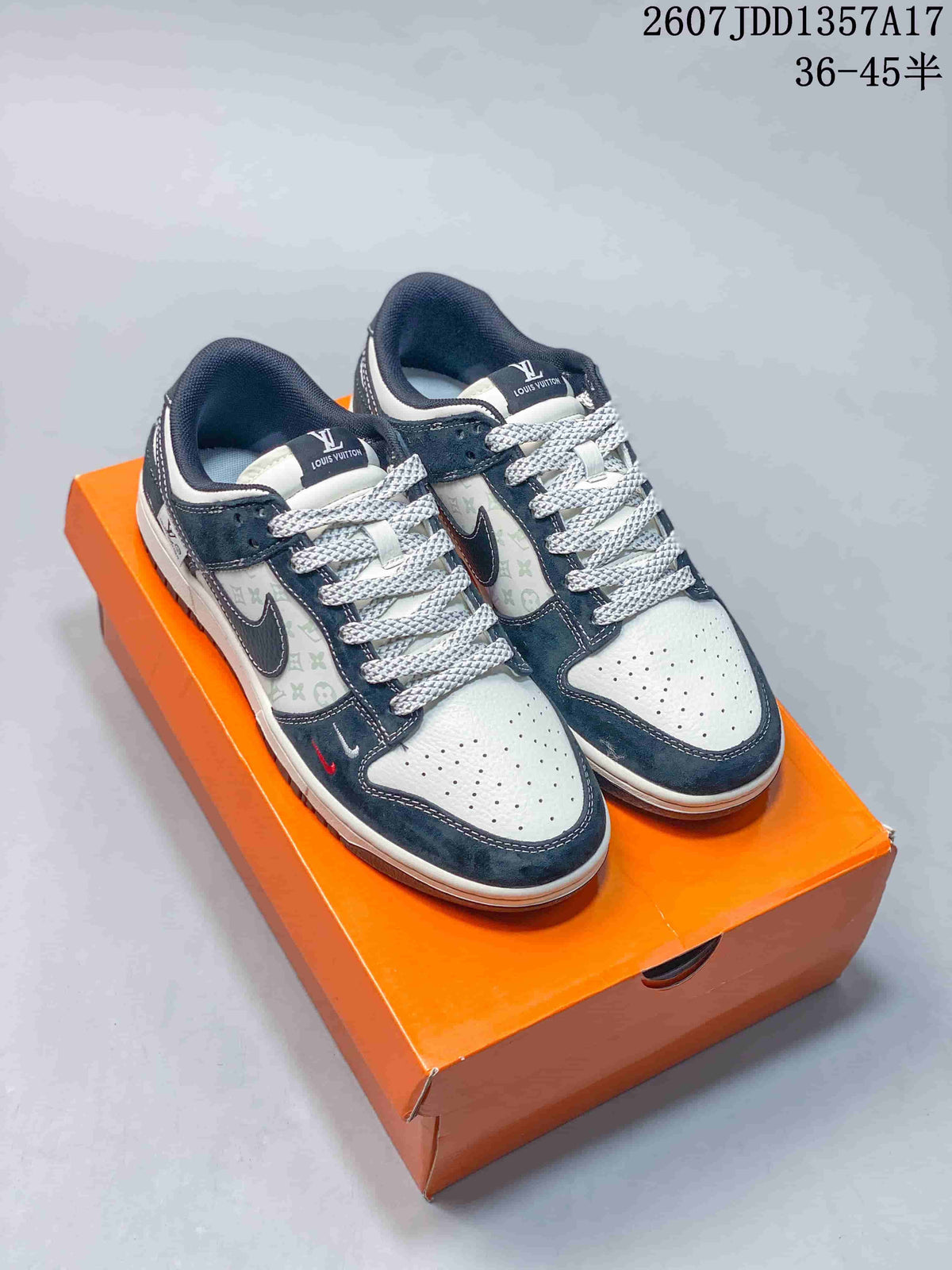 Nike SB Dunk Low Sneakers in Navy and White 2607JDD1357A17 - product image from the listing.