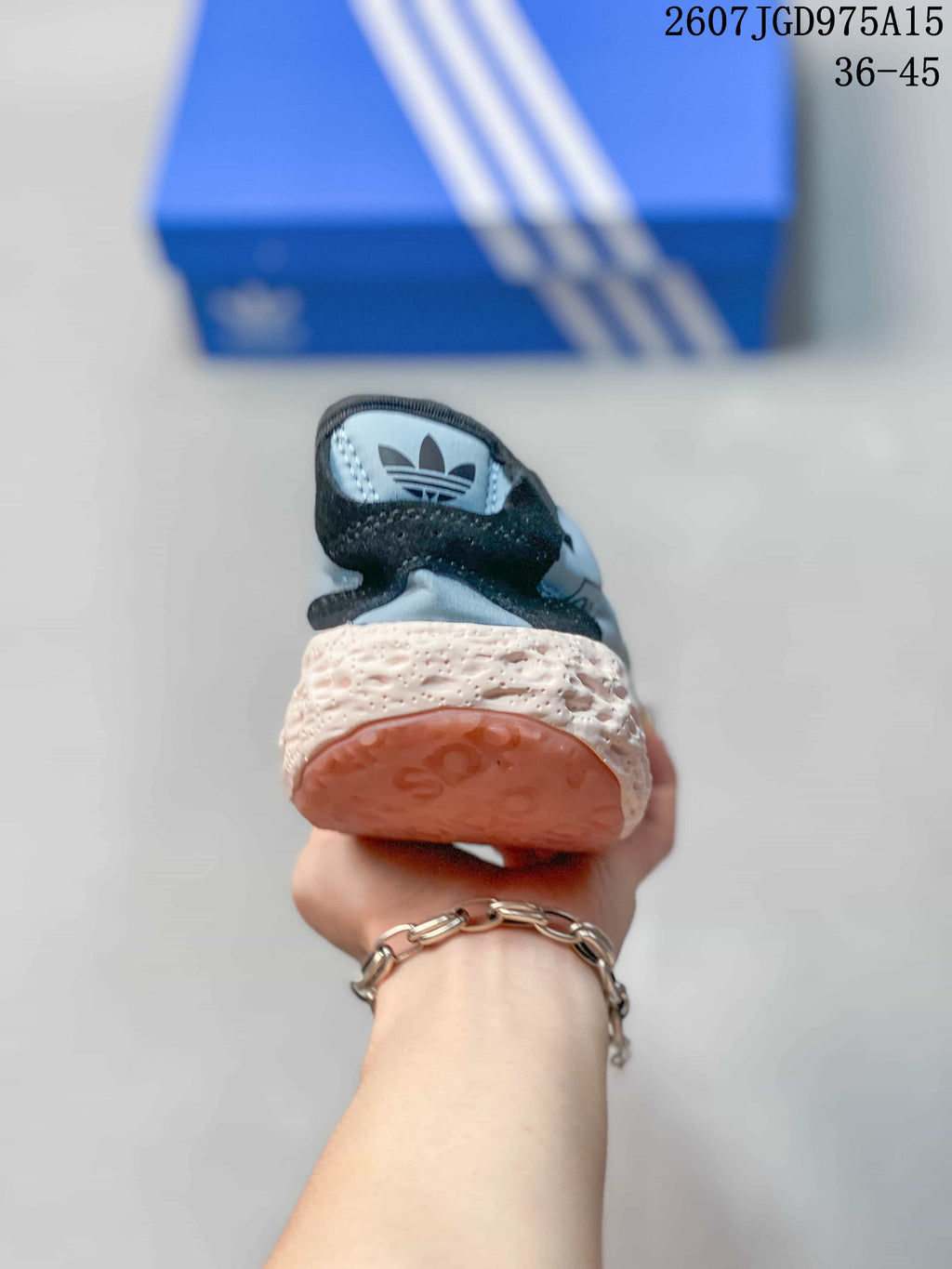 Adidas Originals Zponge Low-Top Sneakers in Blue IH0977 - product image from the listing.