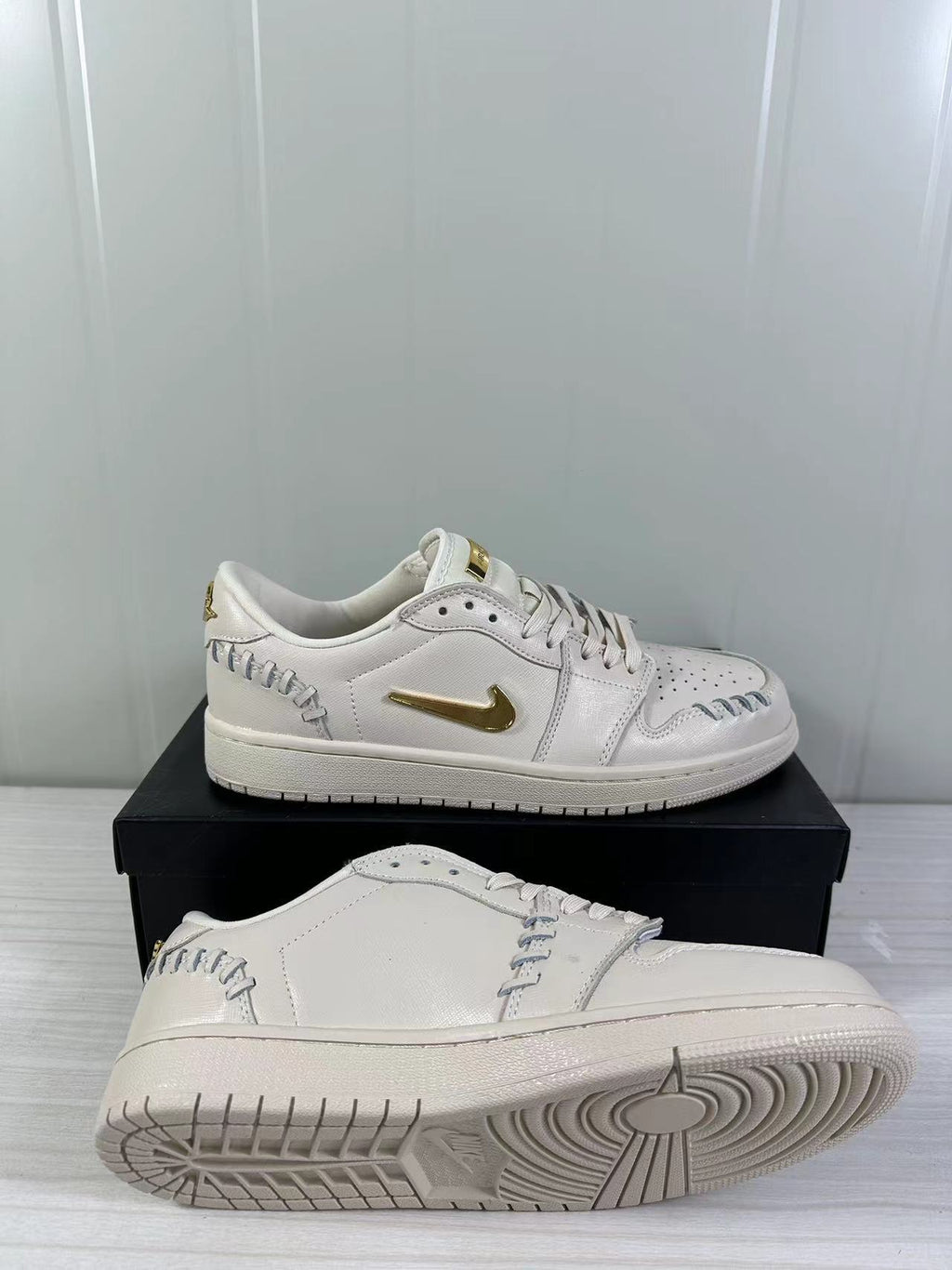 Air Jordan 1 Low White Gold FN5032-200 - product image from the listing.