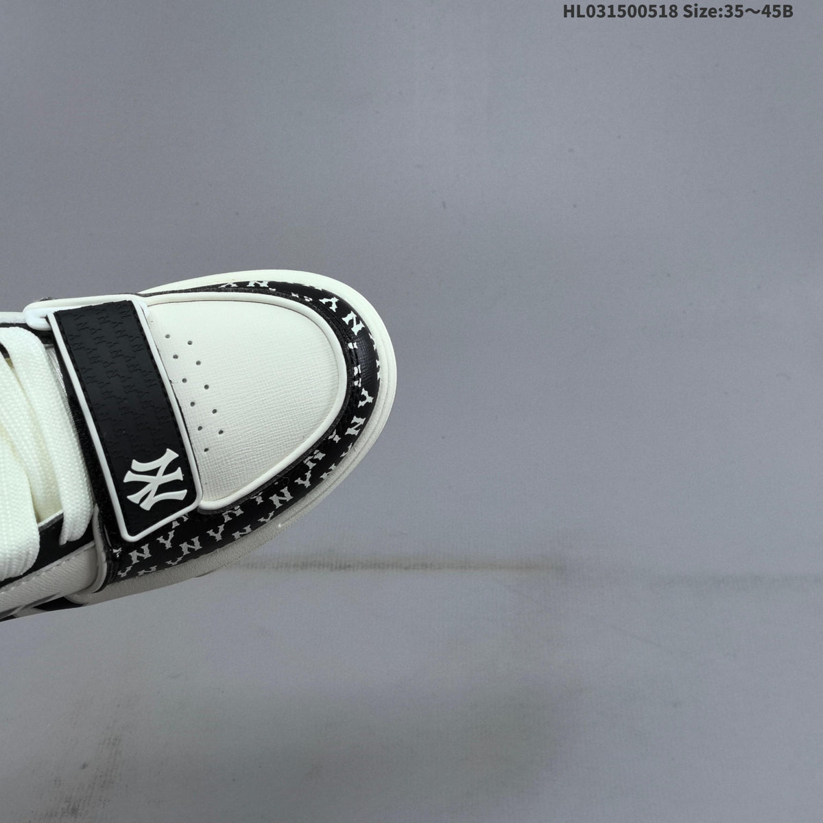 MLB Chunky Liner New York Yankees Low-Cut Sneakers - product image from the listing.