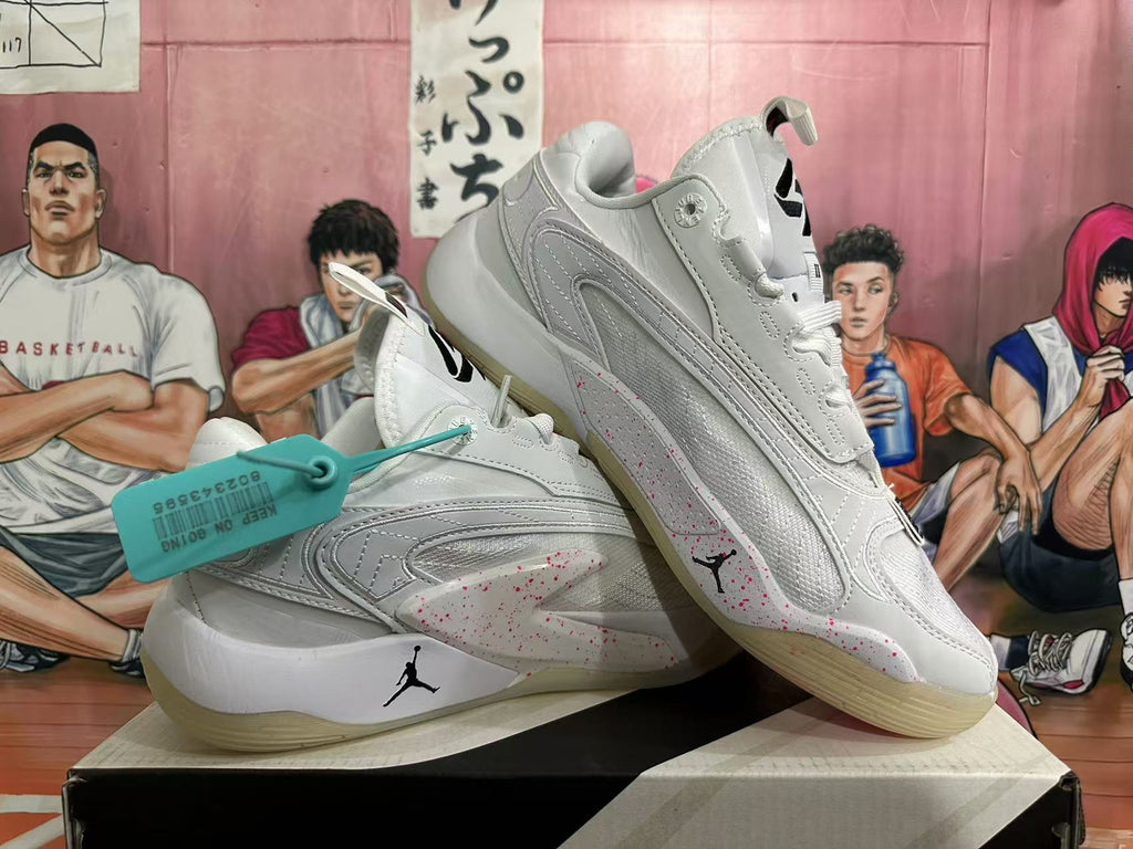 Jordan Basketball Trainers White Red Speckle EU 36-46 - product image from the listing.