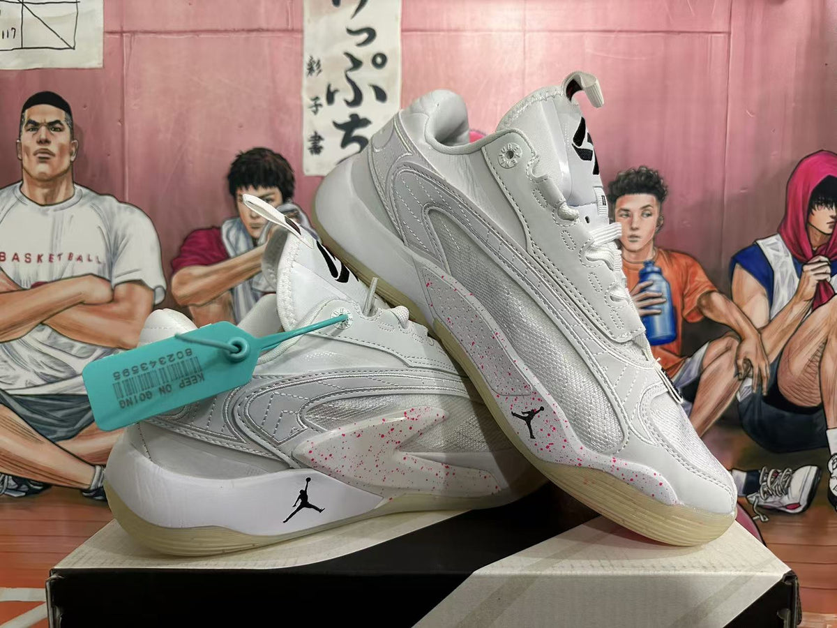 Jordan Basketball Trainers White Red Speckle EU 36-46 - product image from the listing.