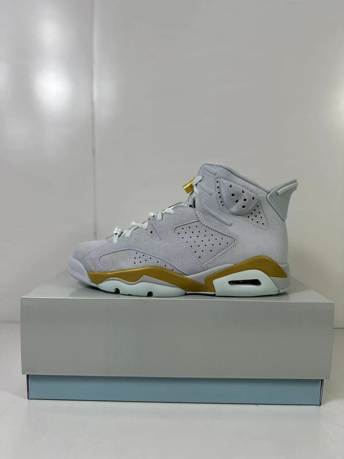 Air Jordan 6 High Sneakers White Gold Glacier Blue DQ4914-074 - product image from the listing.