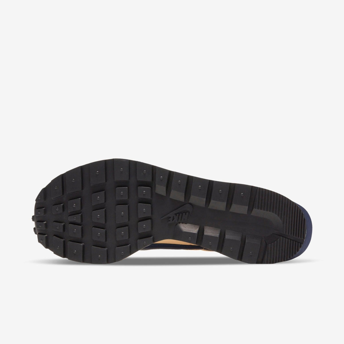 Sesame Khaki Nike sacai VaporWaffle DD1875-200 Sneakers - product image from the listing.