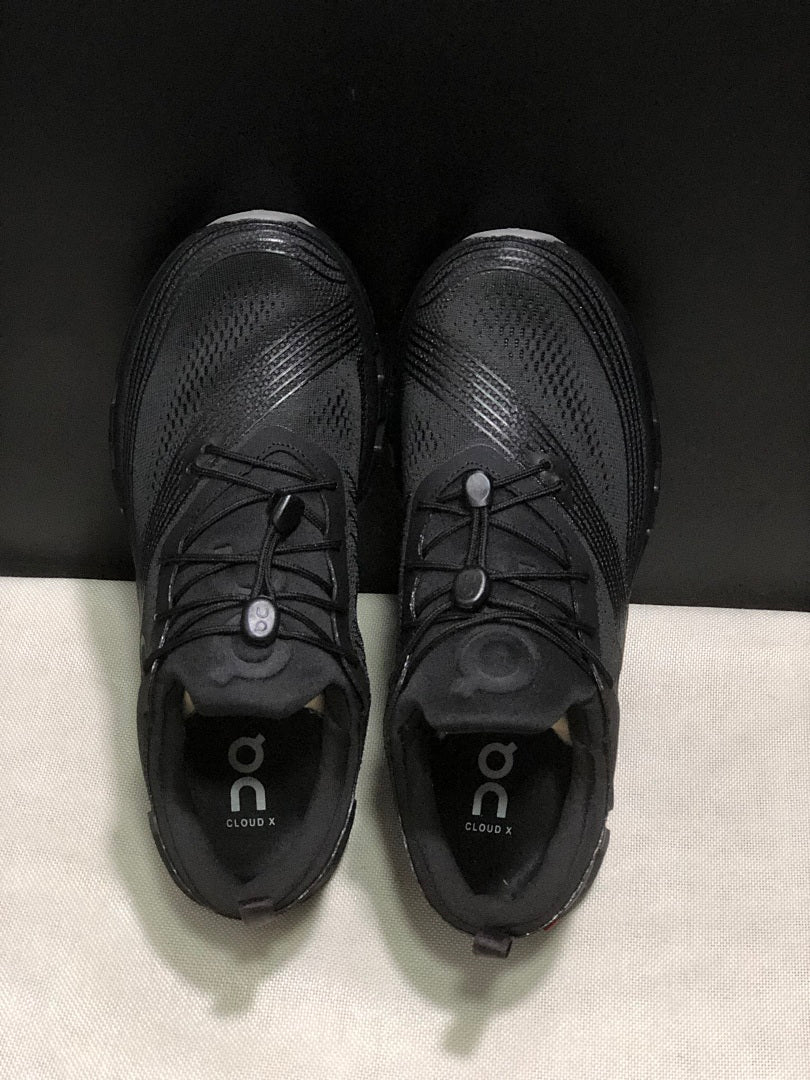 On Cloud X Z5 Running Sneakers in Black - product image from the listing.