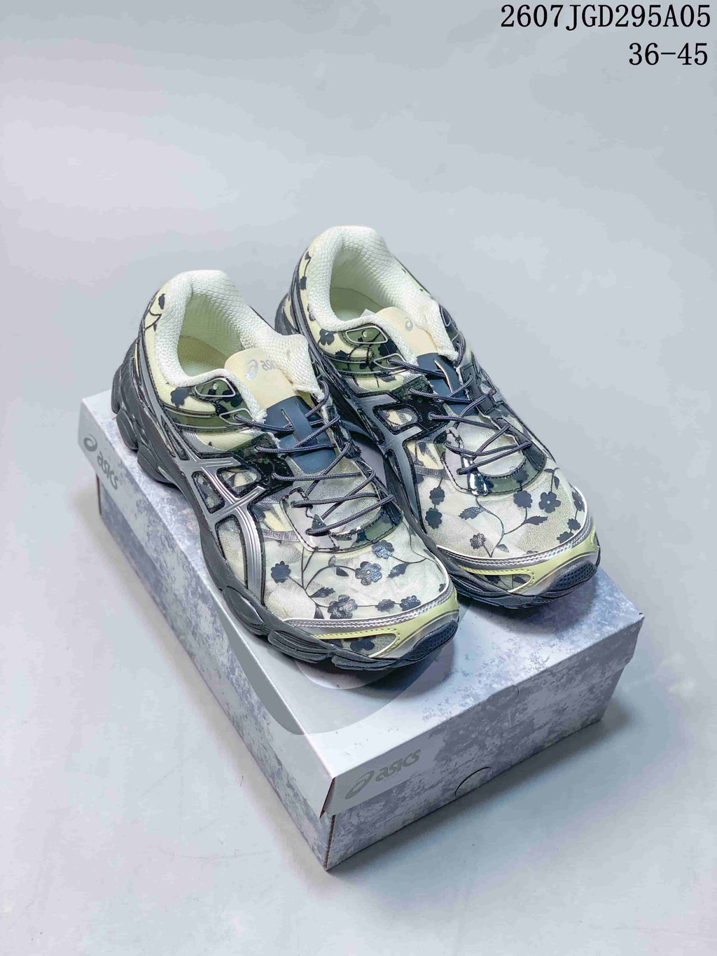 ASICS Gel-Cumulus 16 Floral Casual Sneakers for Running - product image from the listing.