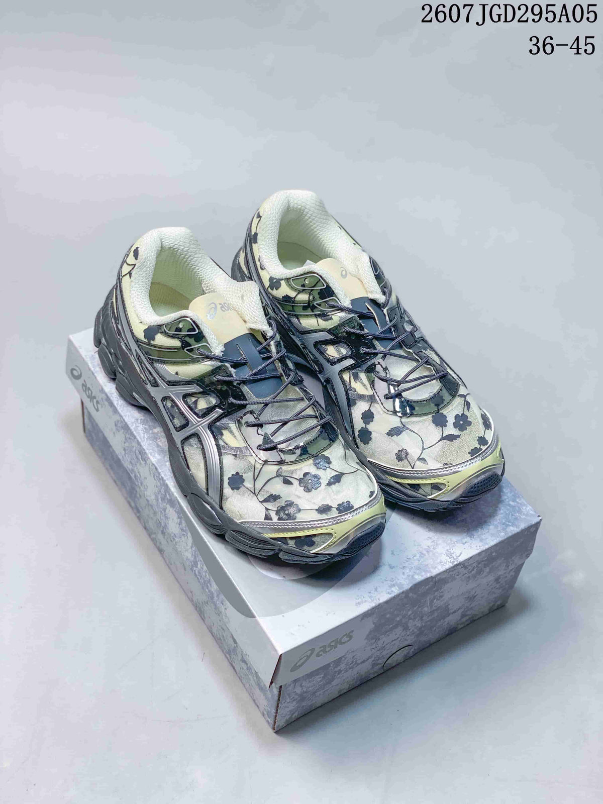 ASICS Gel-Cumulus 16 Floral Casual Sneakers for Running - product image from the listing.