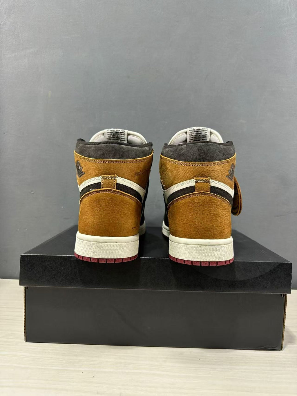Air Jordan 1 High OG Cacao Wow Sand Drift DZ5485-201 - product image from the listing.