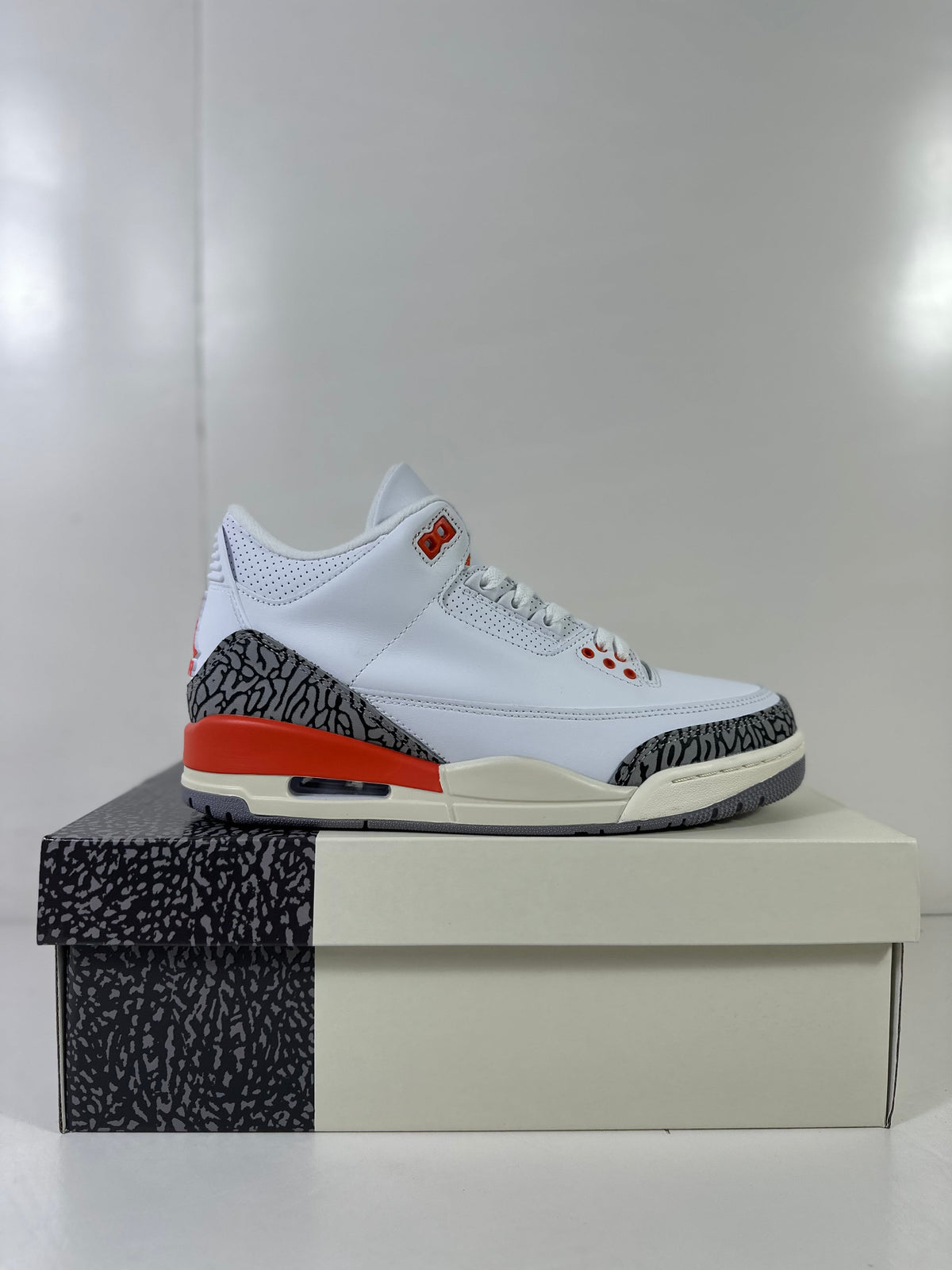 Air Jordan 3 Retro WMNS Georgia Peach Sneakers - product image from the listing.