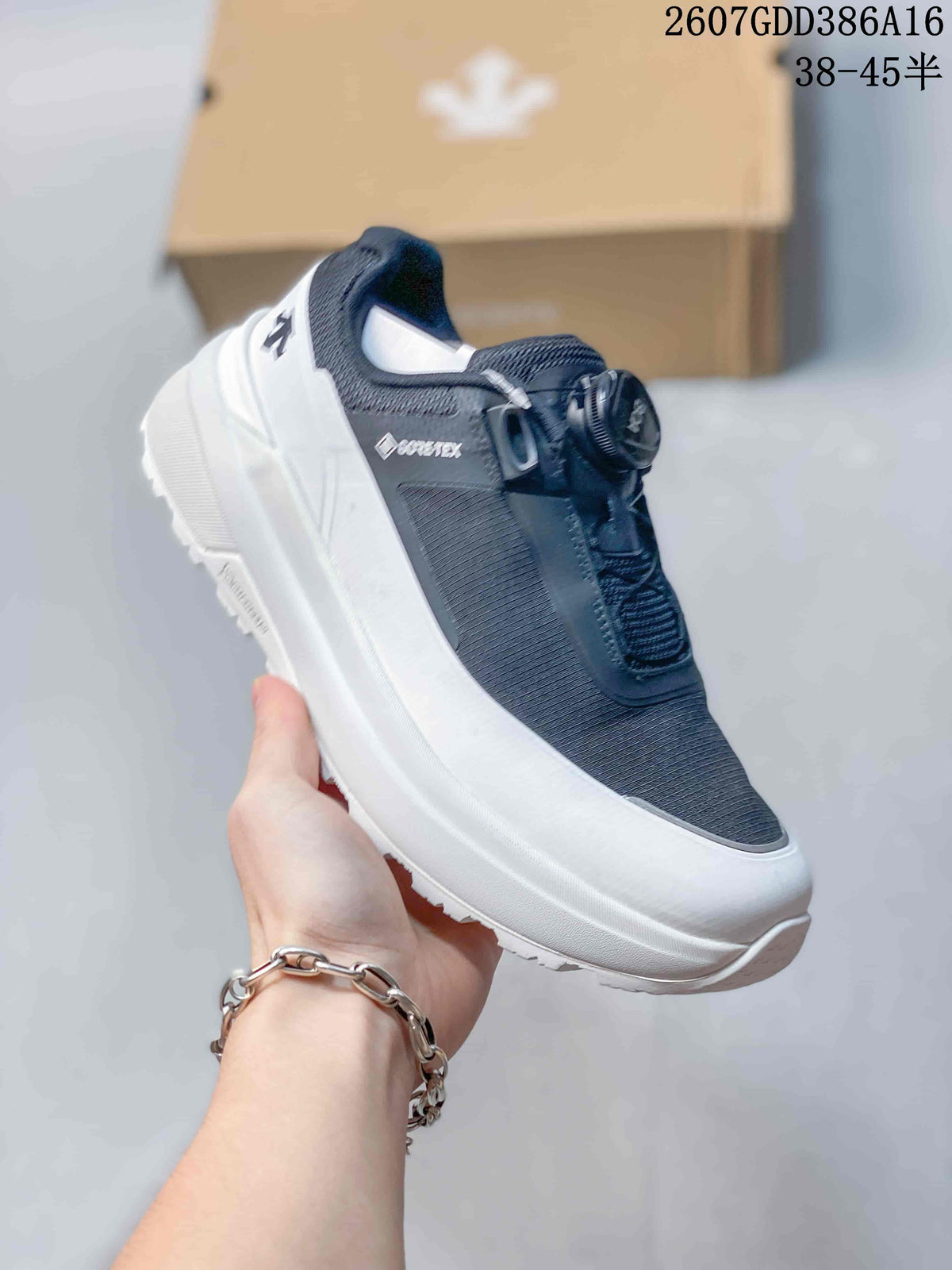 DESCENTE Dualis PRIME WIRE2.0 Sneakers in Navy White 07GDD386A16 - product image from the listing.