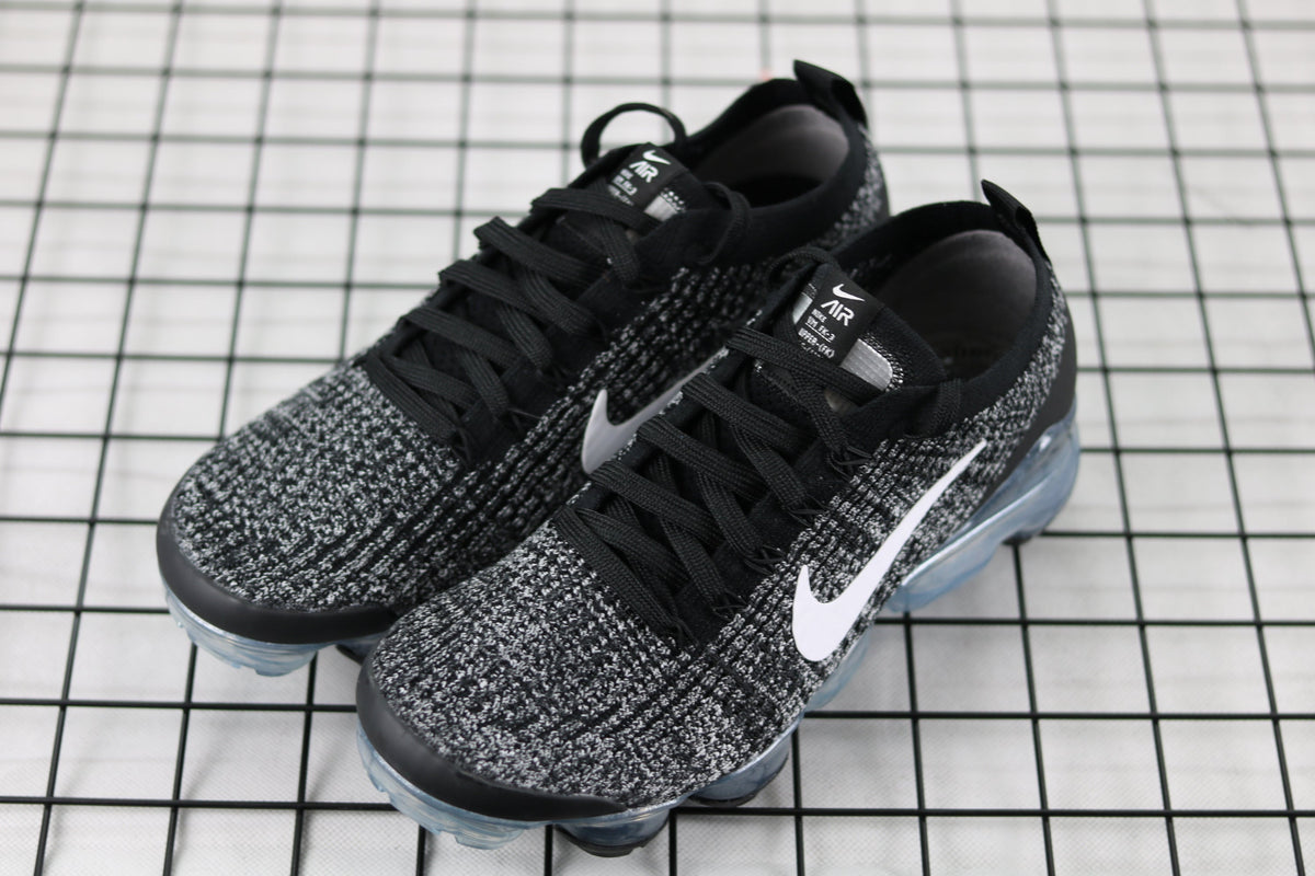 Nike Air VaporMax Flyknit 3 AJ6900-001 Sneakers in Black - product image from the listing.