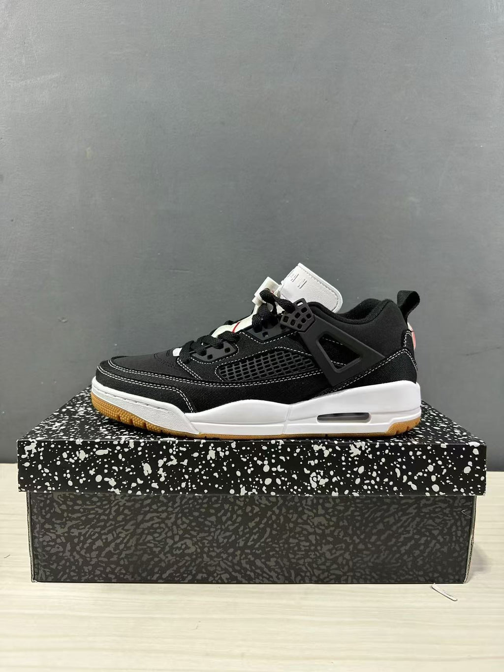 Air Jordan Spizike Low Black White IR2012-001 - product image from the listing.