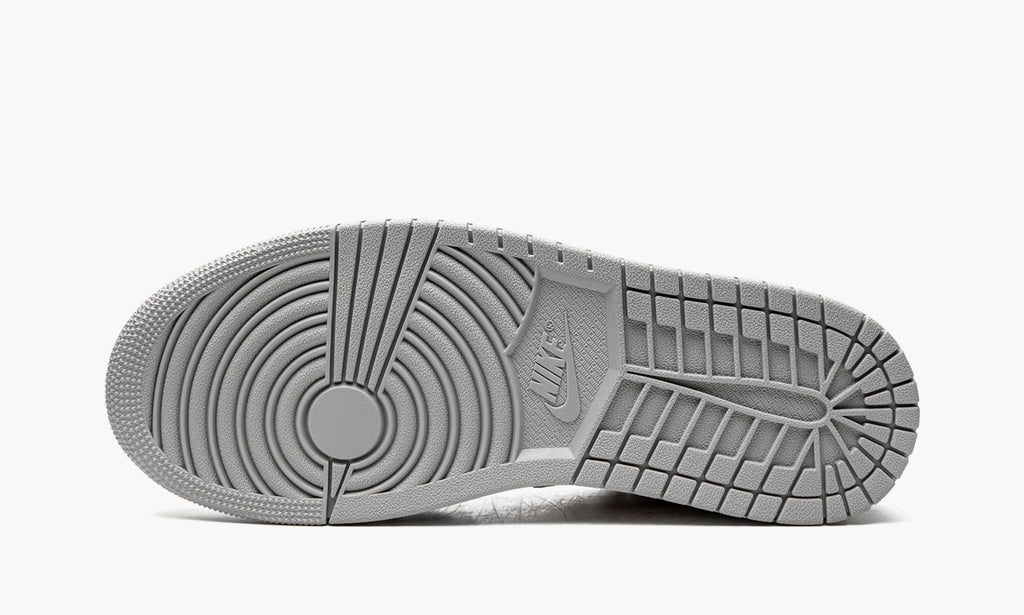 AIR JORDAN 1 LOW SE in White / Grey / Red - product image from the listing.