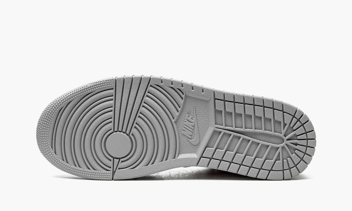 AIR JORDAN 1 LOW SE in White / Grey / Red - product image from the listing.