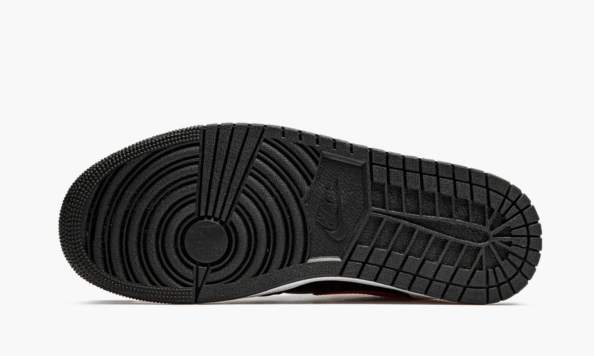 "Chile Red" Air Jordan 1 Mid - product image from the listing.