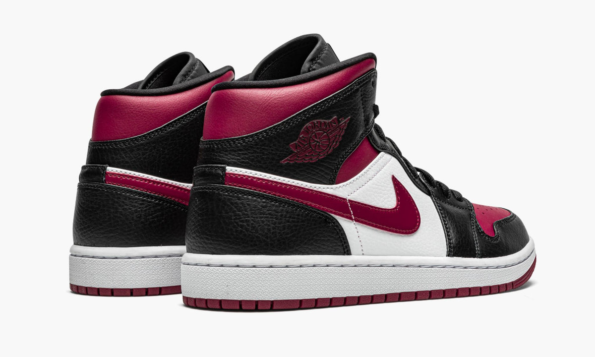 Bred Toe - Air Jordan 1 Mid - product image from the listing.