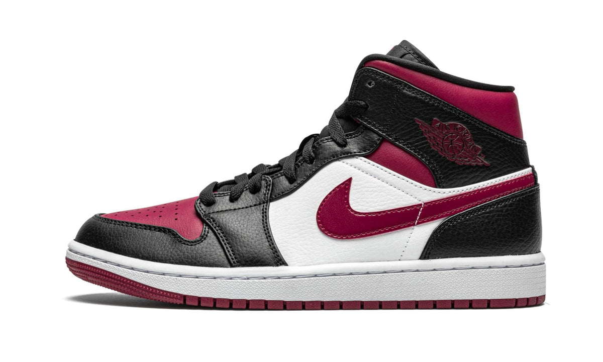 Bred Toe - Air Jordan 1 Mid - product image from the listing.