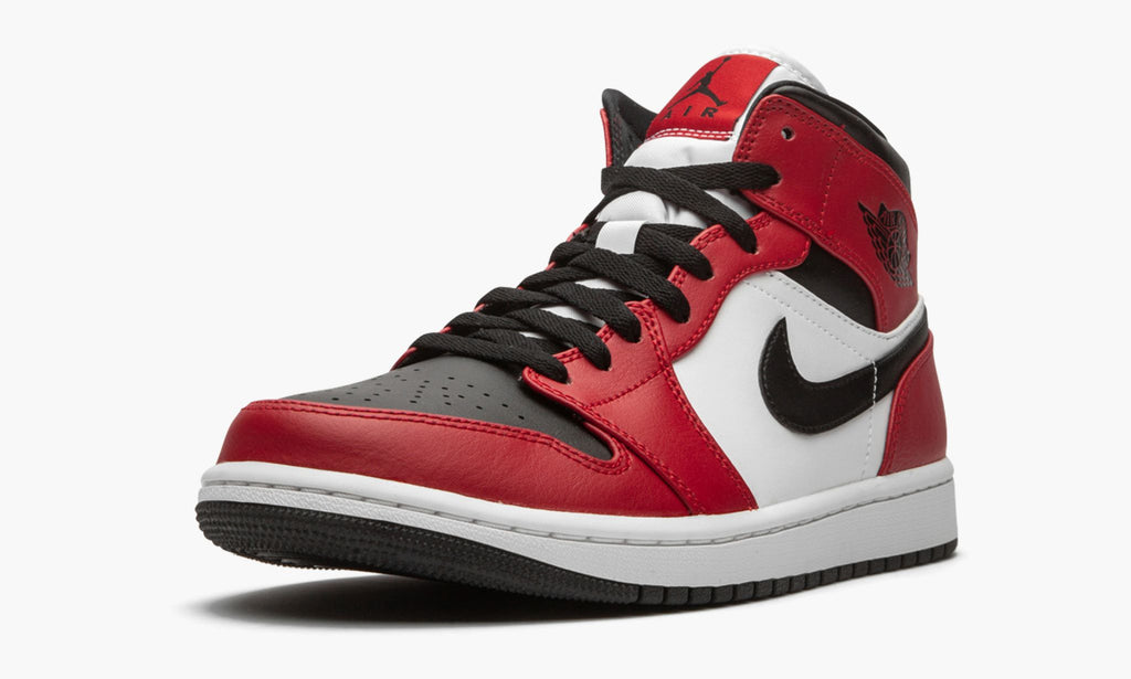 Chicago Black Toe - Air Jordan 1 Mid - product image from the listing.