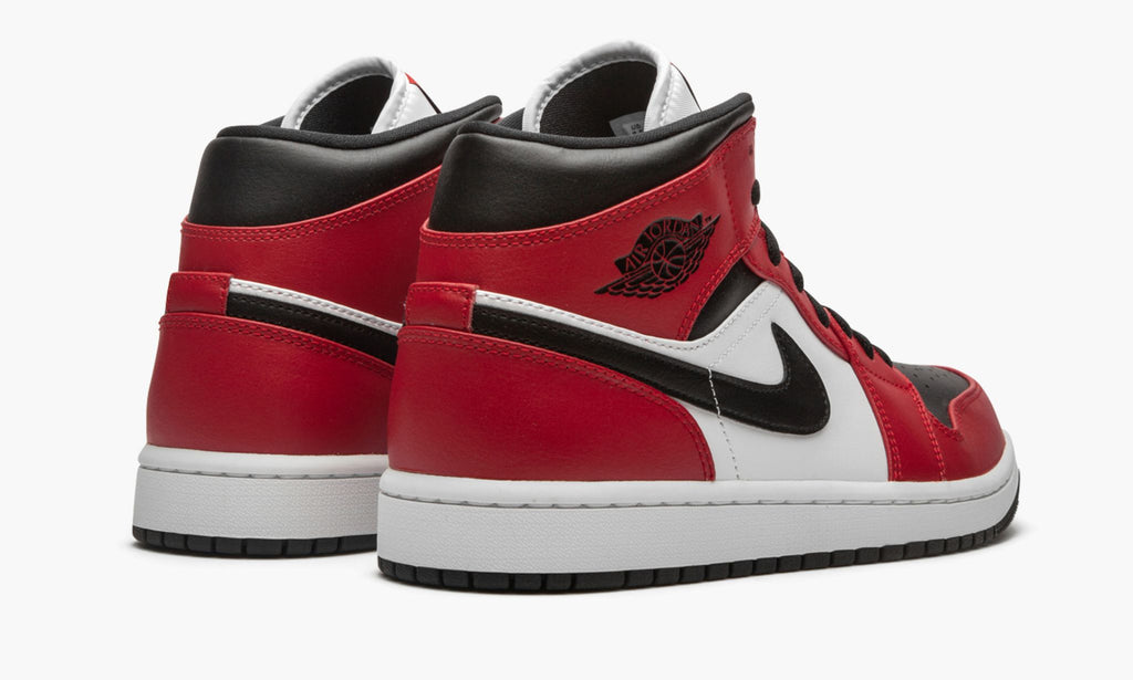 Chicago Black Toe - Air Jordan 1 Mid - product image from the listing.