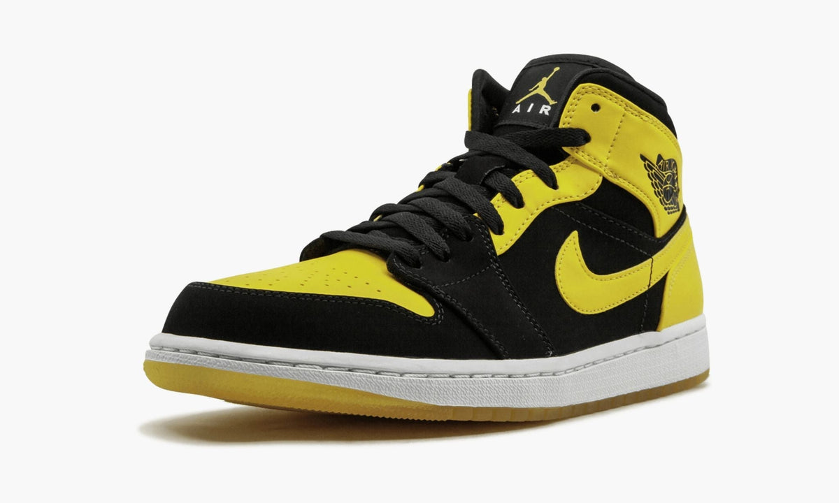 New Love 2017 Release - Air Jordan 1 Mid - product image from the listing.