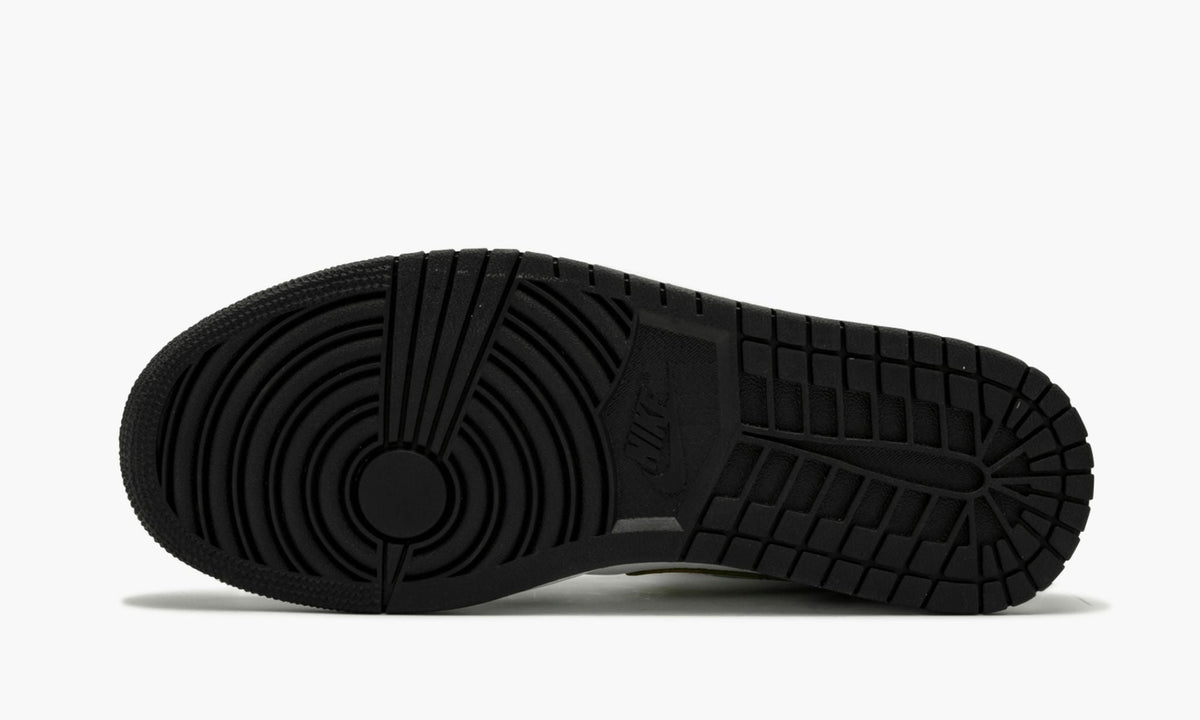 Air Jordan 1 Mid SE Black Gold Patent in Leather - product image from the listing.