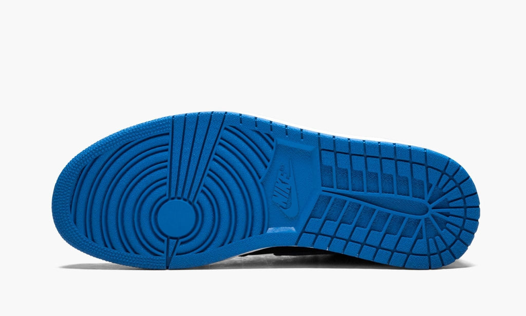 Air Jordan 1 Retro High OG 2017 in Royal - product image from the listing.