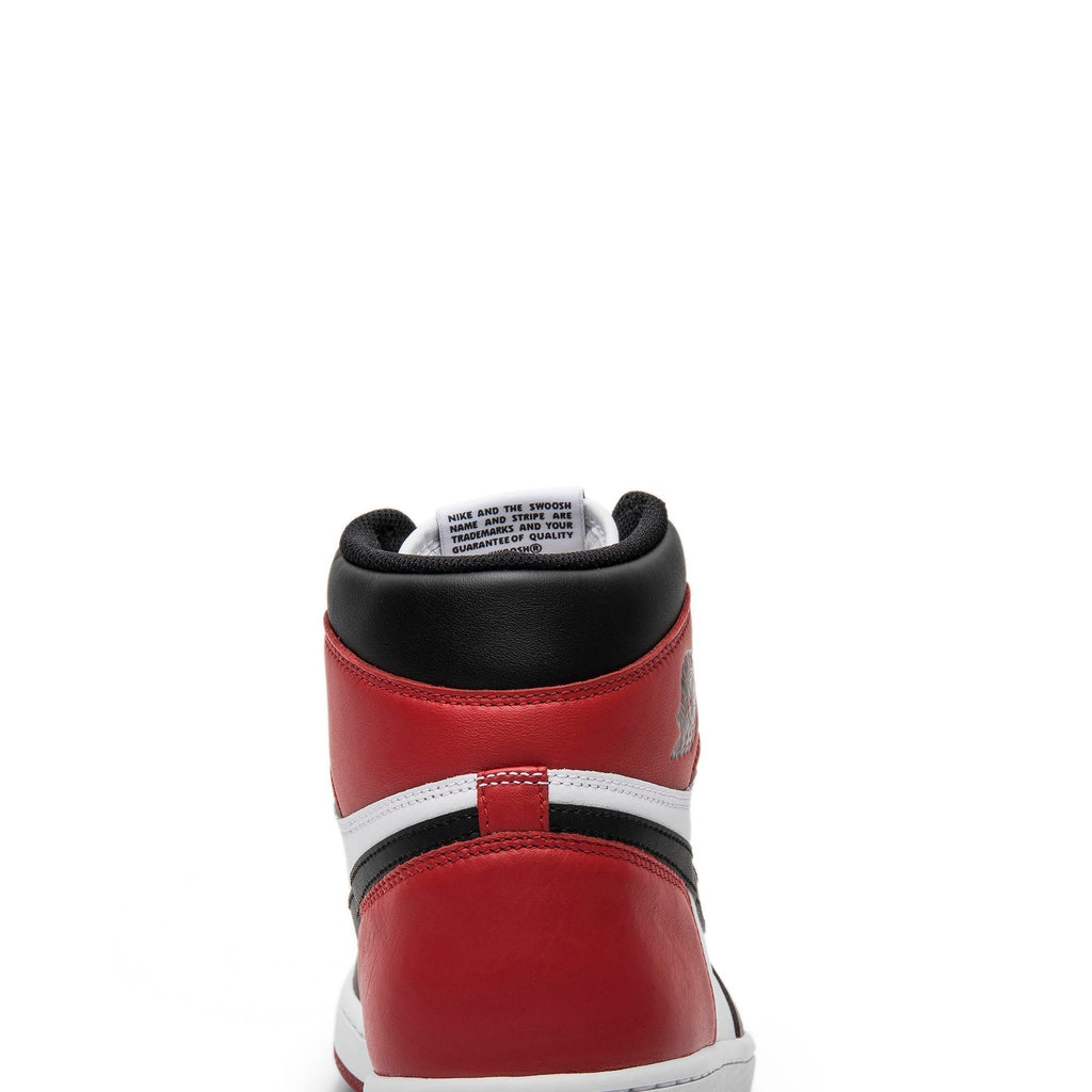 "Black Toe" Air Jordan 1 Retro High OG 2016 555088-125 - product image from the listing.