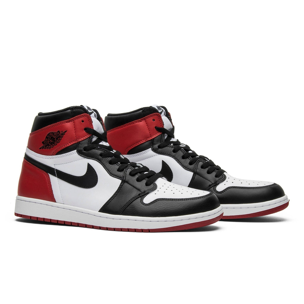 "Black Toe" Air Jordan 1 Retro High OG 2016 555088-125 - product image from the listing.