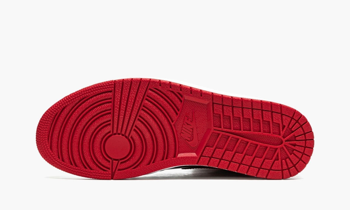 "Bred Patent" Air Jordan 1 Retro High OG - product image from the listing.