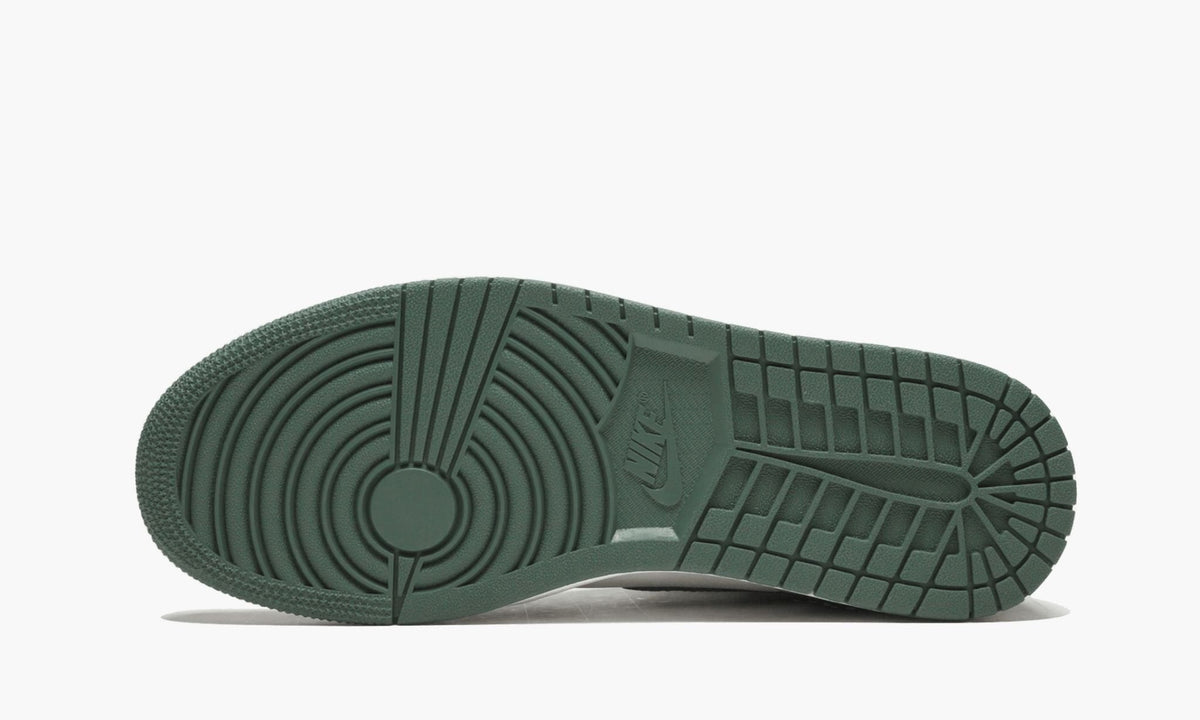 Air Jordan 1 Retro High OG Clay in Green - product image from the listing.