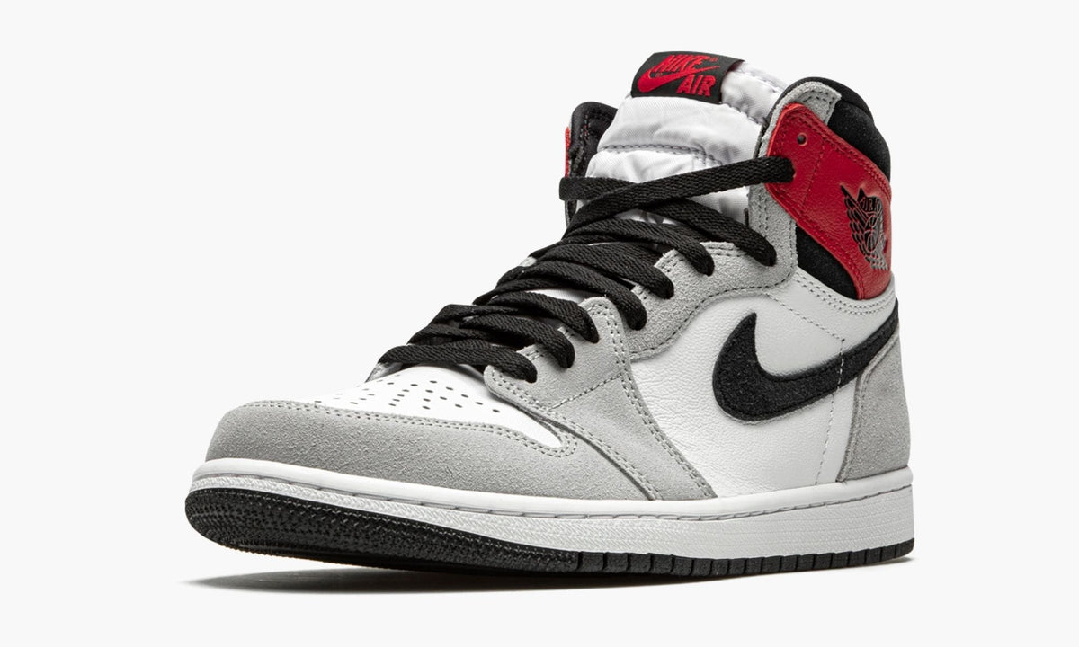 Air Jordan 1 Retro High OG in Light Smoke Grey - product image from the listing.