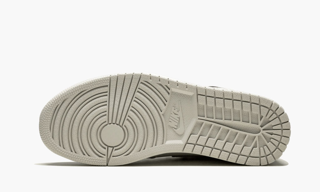 "NYC to Paris" Air Jordan 1 SB Retro High OG - product image from the listing.