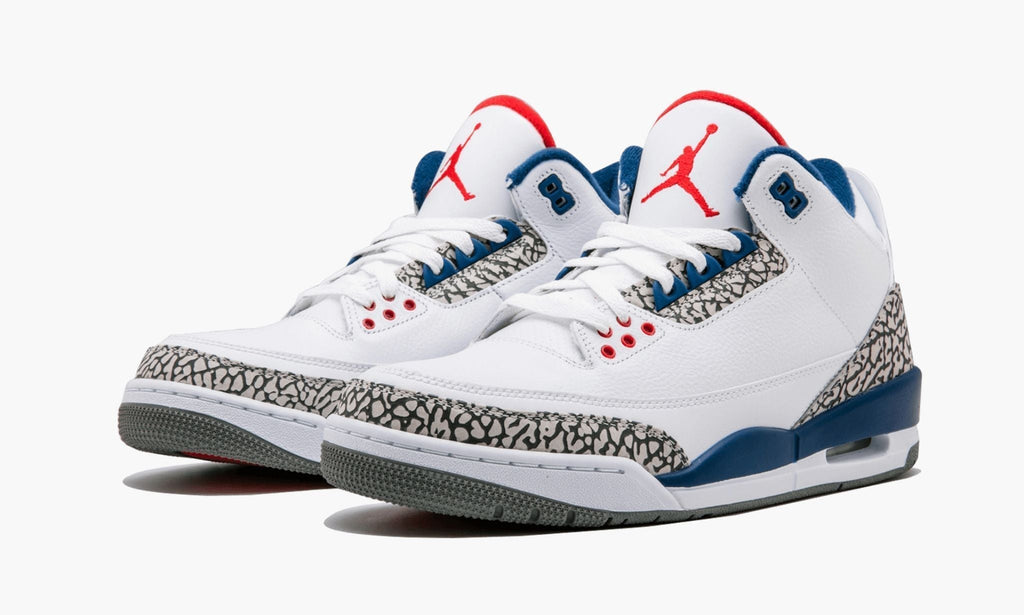 "True Blue" Air Jordan 3 Retro OG - product image from the listing.