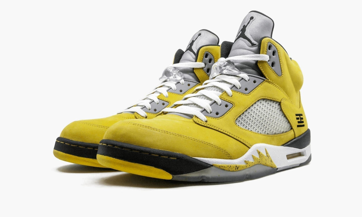 "Tokyo" Air Jordan 5 Retro T23 - product image from the listing.