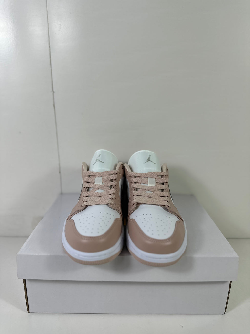 Air Jordan 1 Low White Light Bone DC0774-120 - product image from the listing.