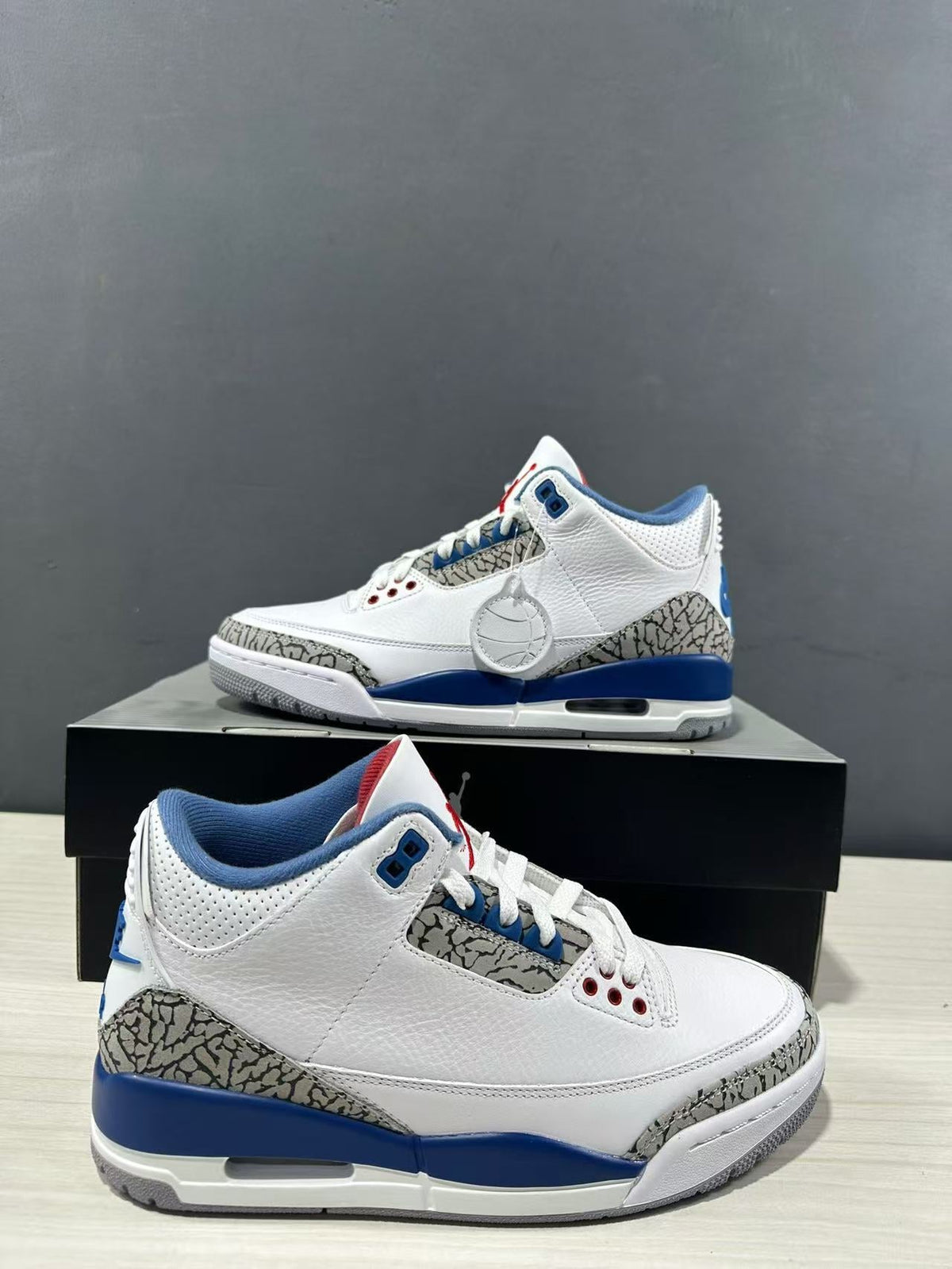 Air Jordan 3 Retro True Blue Sneakers White/Blue IF4396-104 - product image from the listing.
