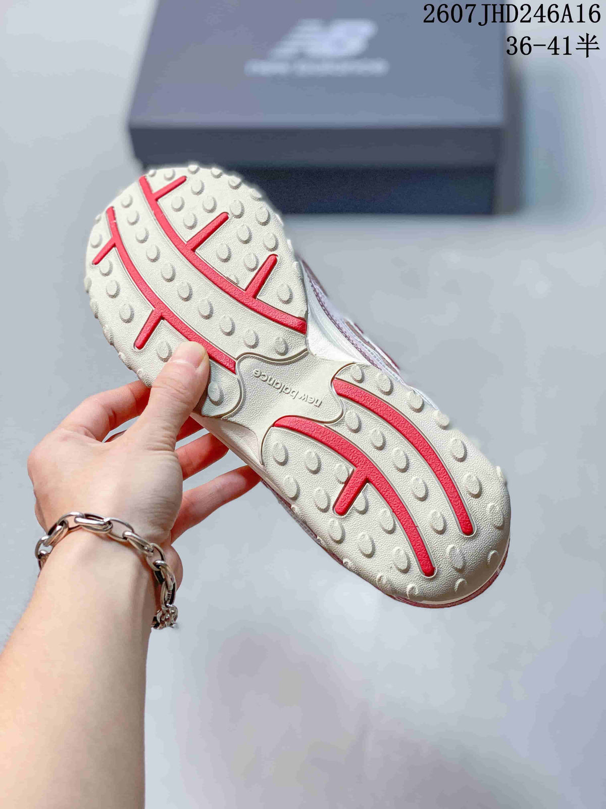 New Balance 204L Low-Top Sneakers in Pink 711360EEU - product image from the listing.