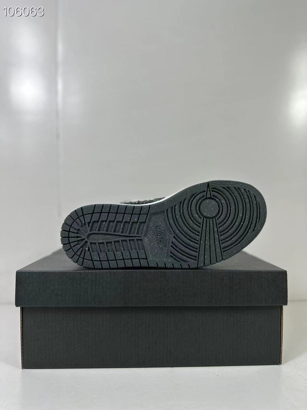 Air Jordan 1 Low SE GS Platinum Violet Sneakers FJ3445-001 - product image from the listing.