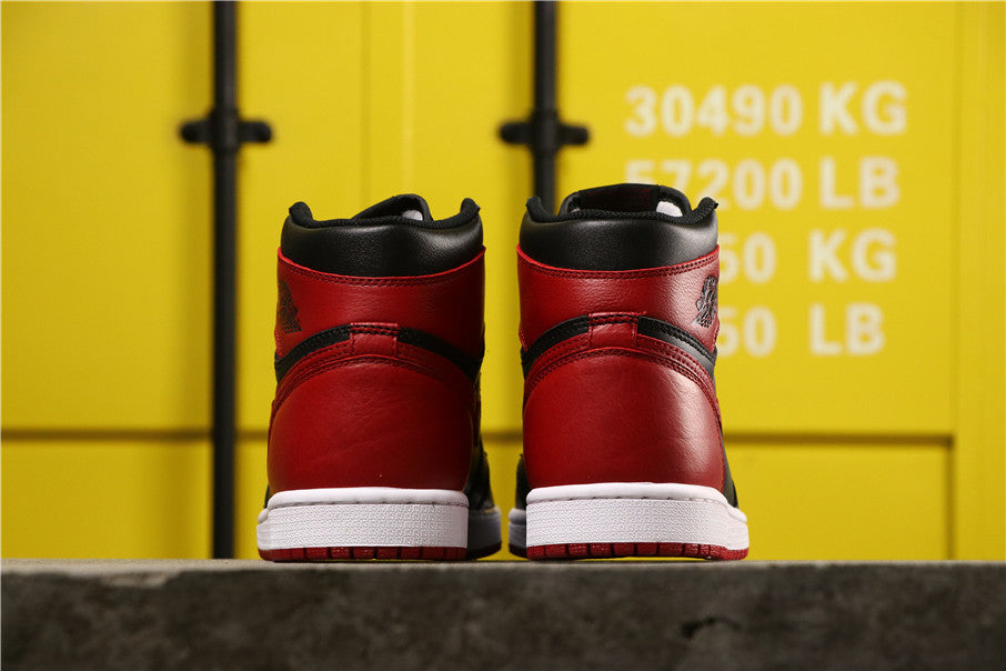 Air Jordan 1 High Banned in Black Red 555088-001 - product image from the listing.