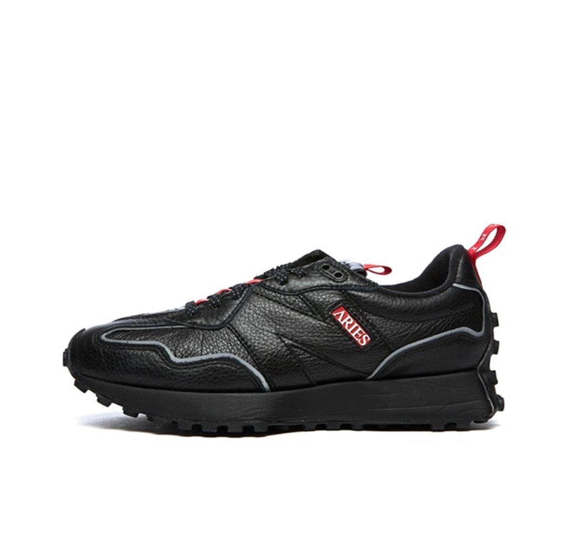New Balance MS327ARI Sneakers in Black - product image from the listing.