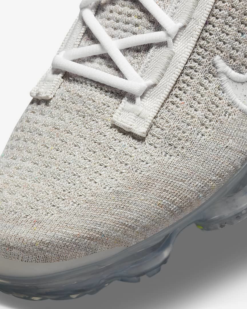 Nike Air VaporMax 2021 Flyknit Trainers DH4088-001 - product image from the listing.