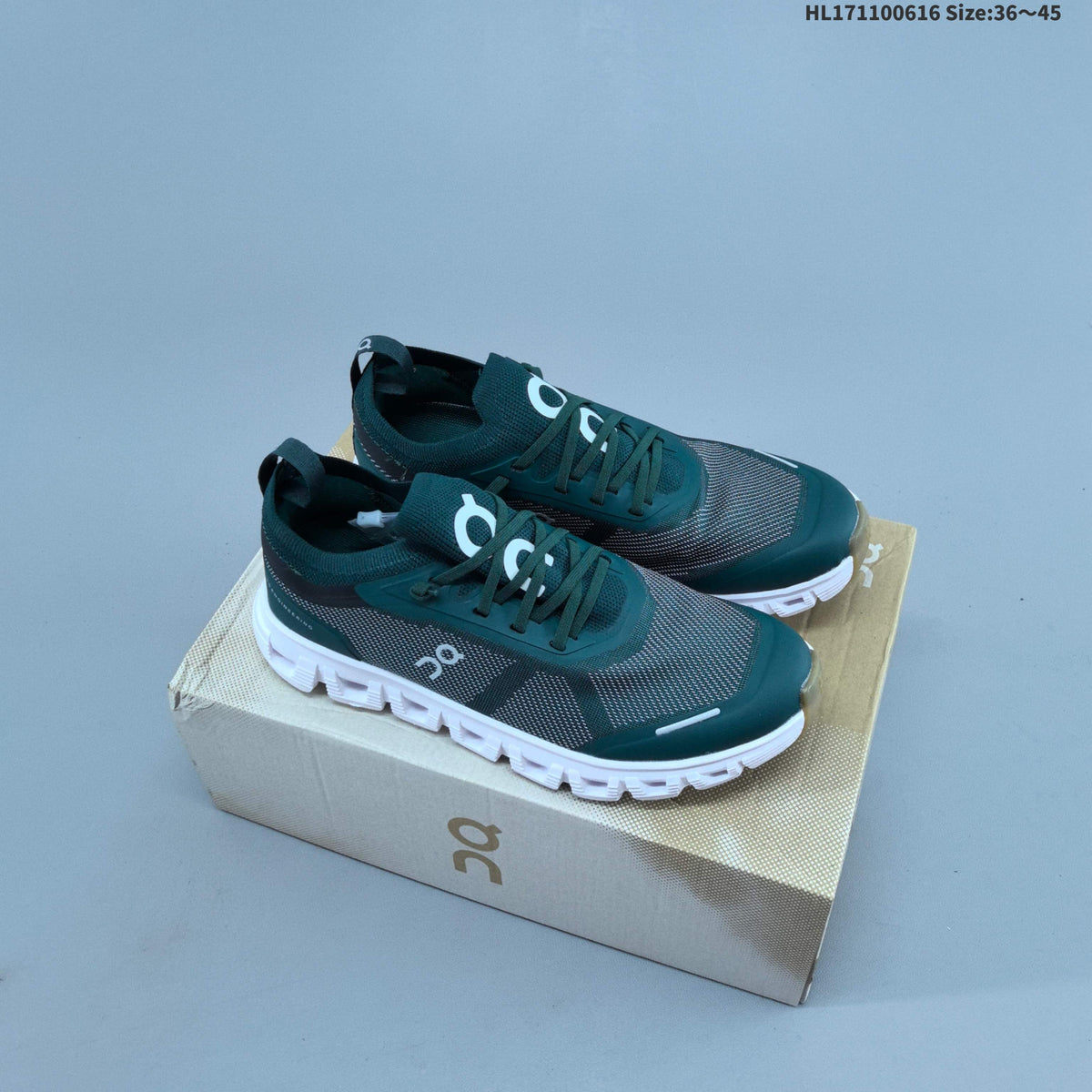 On Cloud 6 Versa Lightweight Casual Trainers - product image from the listing.